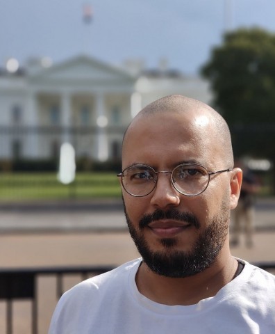 Sami Assassi headshot in front of the White House