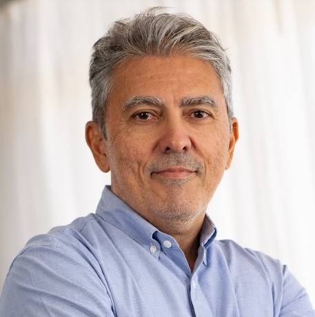 headshot of Dr. Carlos Souza Jr.